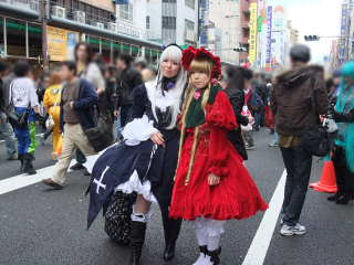 Illustration for article titled Cosplaying In The Streets of Osaka